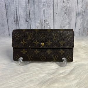 LOUIS VUITTON long monogram zip wallet